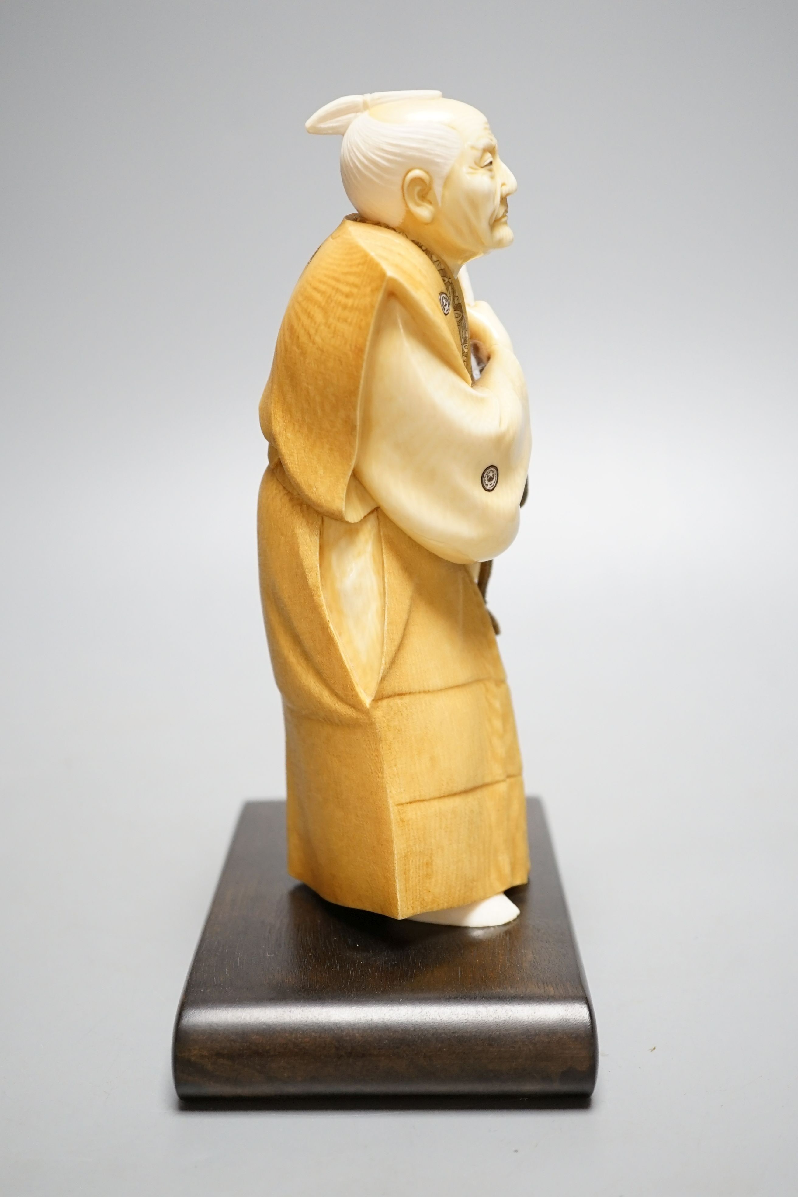A Japanese ivory figure of a Samurai general, Taisho/early Showa period, signed to a lacquer tablet - 19cm tall